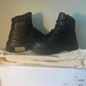 Canada Goose Journey Women’s Boot NWB, garment bag, laces and shopper